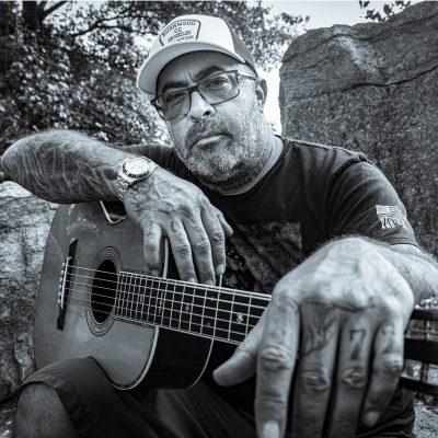 Aaron Lewis Playing Acoustic Gig Friday At Bettendorf's Isle Casino