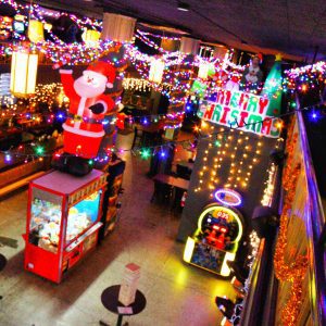 Iowa And Illinois' Analog Arcades Celebrating The Holidays!