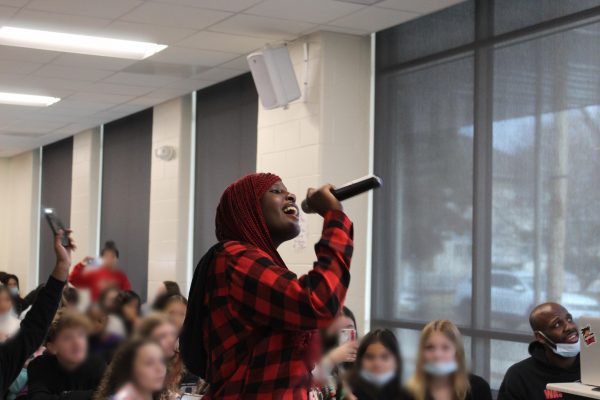 Cafeteria Karaoke! Rock Island Students Serenade Their Classmates Over Lunch