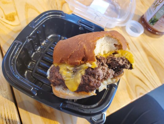 Iowa's HyVee Fast And Fresh Has Got One Great Burger, Says Doc