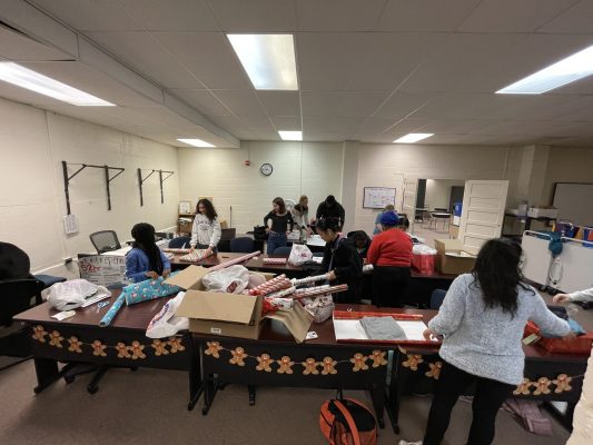 Rock Island's Giving Tree Campaign Helps Local Families In Need